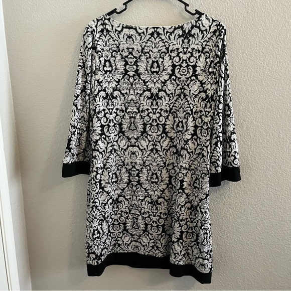 Shift dress - Picture 2 of 6